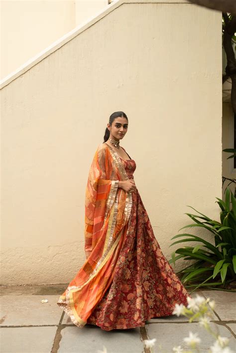Complete Guide: What is a Dupatta? (Detail Explanation) – Priyanka Raajiv