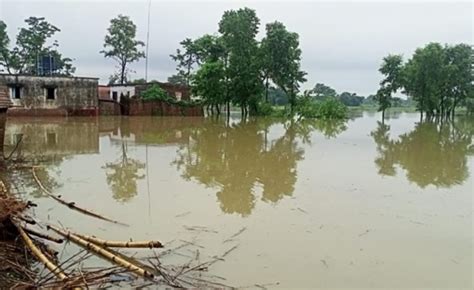 Bihar: Flood Situation Worsens with Rivers in Spate, Rail Services ...