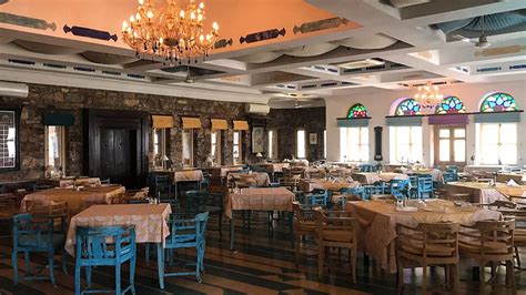 Find Luxury Stay near Delhi - Neemrana Fort Palace