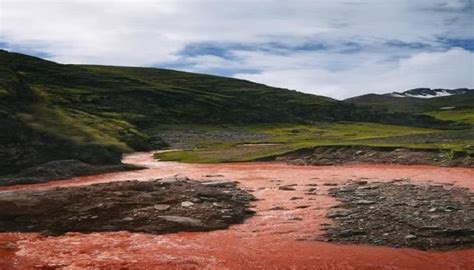 जानिये झारखंड की इस नदी का पानी क्यों हो गया लाल...
