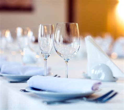 Restaurant Table Linens 的图像结果