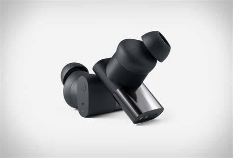 Status Between 3ANC Wireless Earbuds