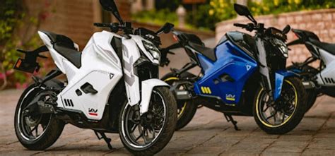 Ultraviolette F77 vs Traditional Superbikes: Performance Analysis