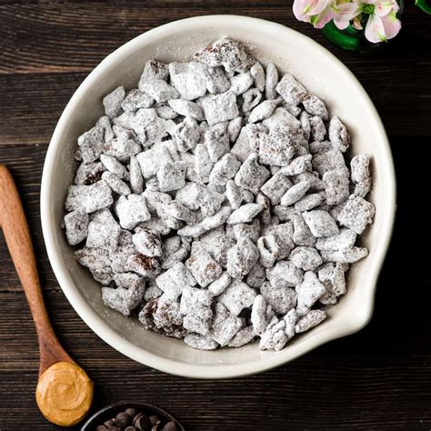 Puppy Chow Recipe (Muddy Buddies)