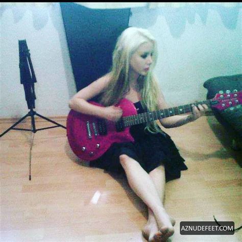 MARÍA FERNANDA MALO Feet - AZNudeFeet