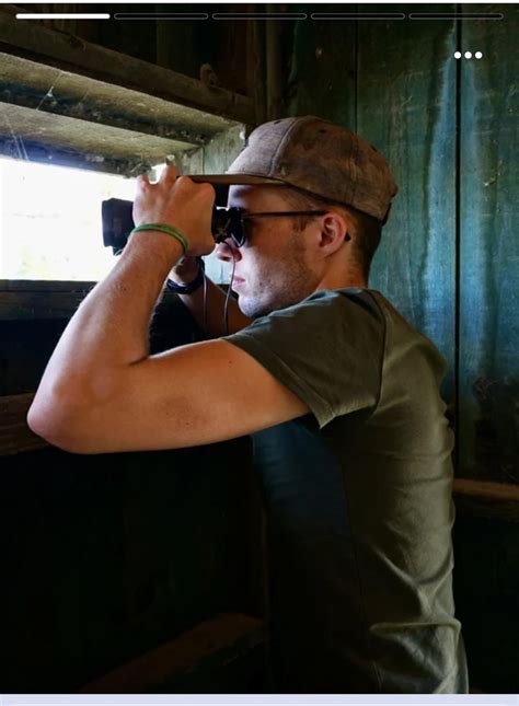 Hello strangers! Any advice for my pictures? They are not really doing ...