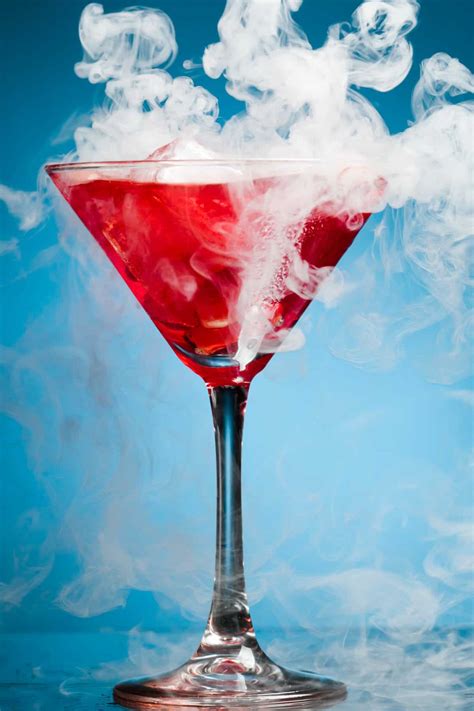 Dry Ice for Drinks + 7 Dry Ice Cocktails - Cocktails Cafe