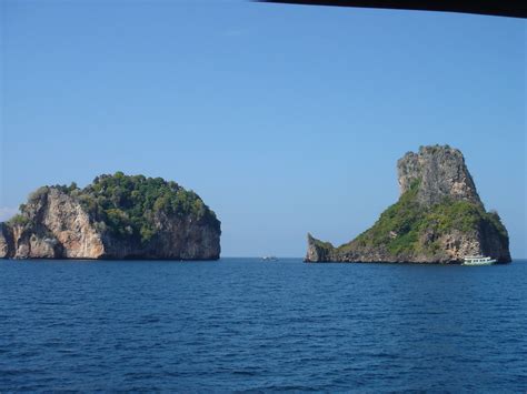 Phi Phi island: Unveiling 4 Enchanting Islands Close To It