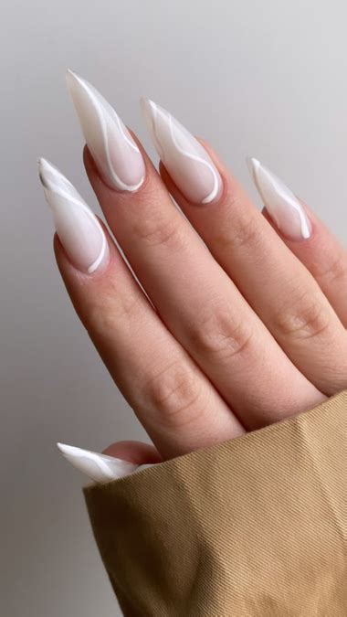 Stiletto Nails That We're SO Head Over Heels For