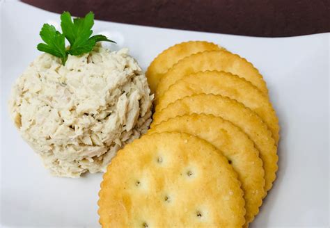 Tuna Salad with Ritz Crackers - Easy To Chew