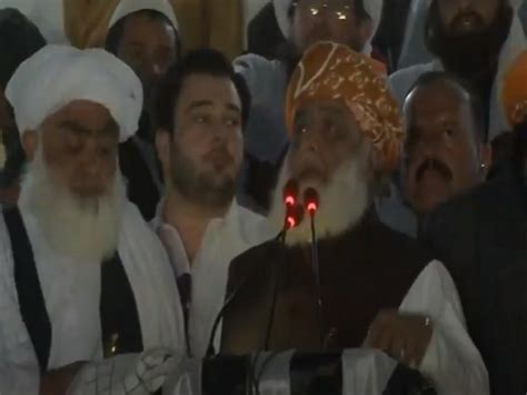 No one should dare to occupy Sindh, Balochistan provinces: Fazlur Rehman