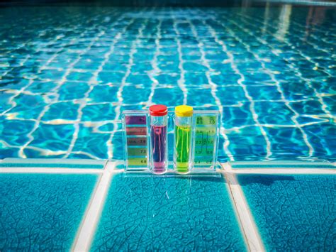 What is the proper pool pH and how to get it | ARM & HAMMER™