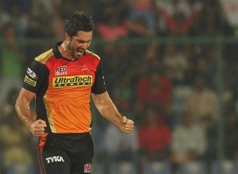 Top 3 iconic matches in the IPL between SRH and RCB