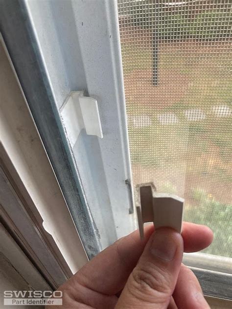How to Install Window Screen Retainer Clips 的图像结果
