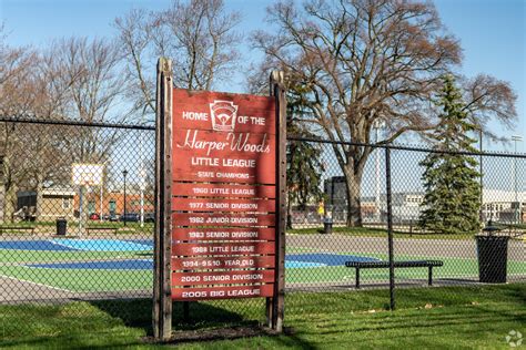 Harper Woods, MI City Guide | About Living in Harper Woods - Homes.com
