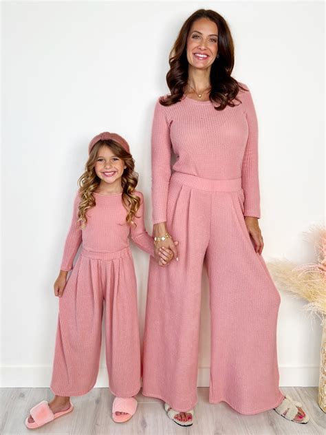 Mommy and Me Chic Pink Waffle Knit Pant Set – Mia Belle Girls