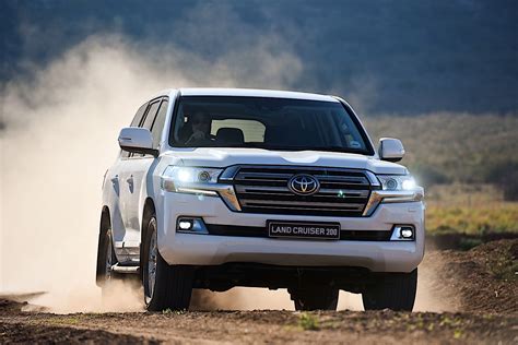 2015 Toyota Land Cruiser J200 Specs, Performance & Photos - autoevolution