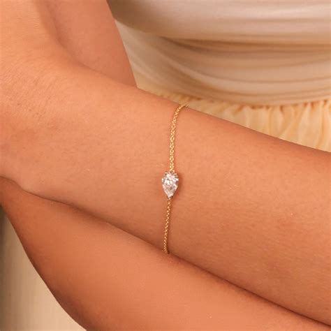 Feathered Pear - Pure Gold Lab Diamond Solitaire Bracelet – luksonjewels
