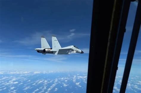 WATCH: Chinese fighter jet flew within 6 metres of US recon aircraft in ...