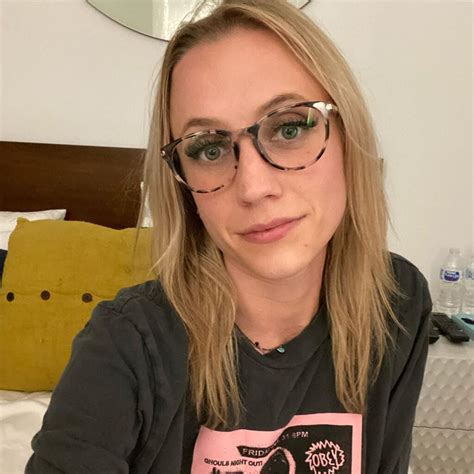 Kat Timpf | Bio, Age, Net worth, without glasses and bikini photos ...