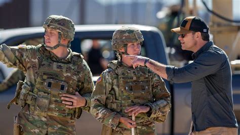 An Overview of Congressional Salaries, Benefits, and Perks