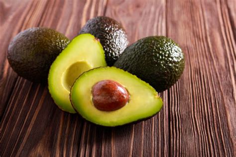 Avocado Tree Yellow Leaves 的图像结果