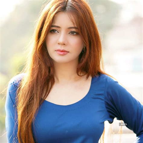Pakistani singer Rabi Pirzada’s nude pictures and videos leaked online ...