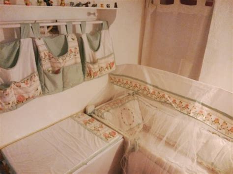 quarto de bebe metade rosa ,metade Branca faxinha na divisao ...alguem ...