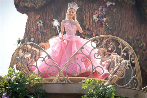 Why Glinda's Bubble Dress Is Pink and Not Blue Like the Broadway Gown ...