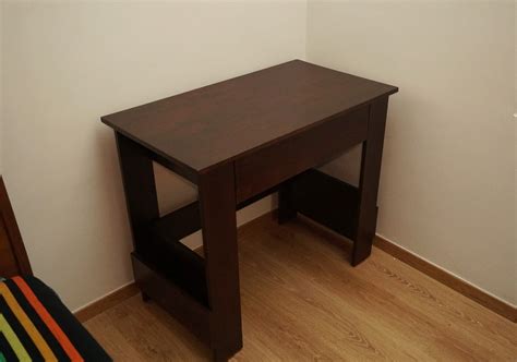 Minimalist Work Table – Declutter