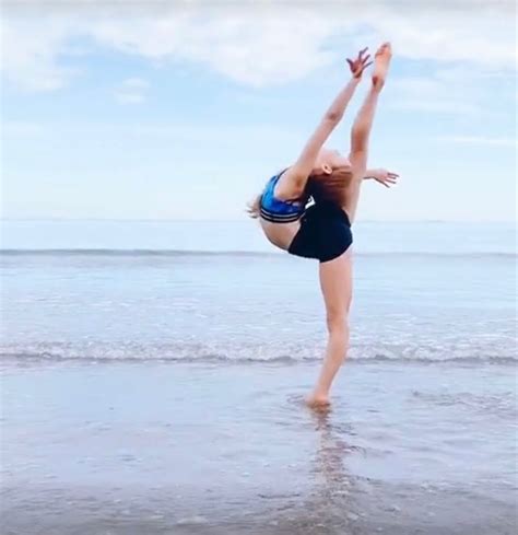 Anna McNulty Contortion Poses 的图像结果