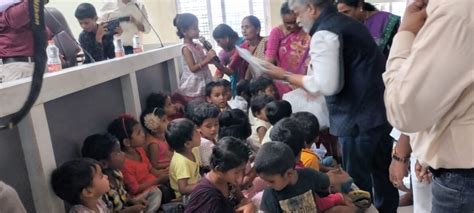 Distribution of Uniforms : అంగన్వాడి పిల్లలకు యూనిఫామ్ దుస్తుల పంపిణీ ...