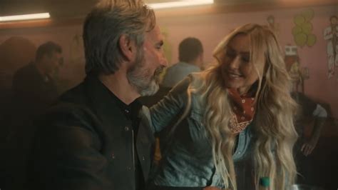 American Pickers' Mike Wolfe cuddles girlfriend Leticia Cline on ...