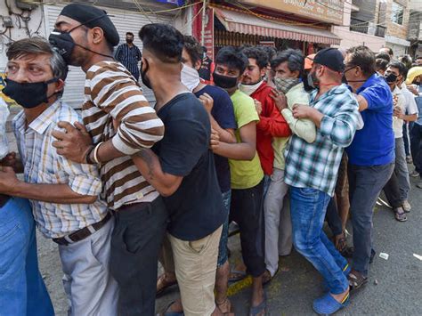 Long queues at liquor shops - Lockdown 3.0, Day 1: Long queues at ...