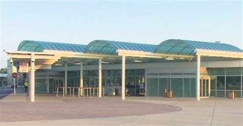 Founder of JetBlue launches Breeze Airways at MacArthur Airport