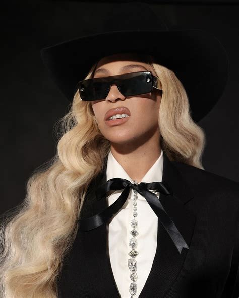 Beyoncé is dripping in nearly 300 carats of diamonds for Oscars 2024 ...