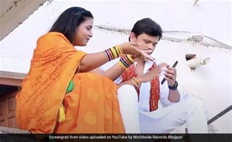 Bhojpuri Video Song: 'लड़ेलू पति से पुजेलू अगरबत्ती से' भोजपुरी गाने ने ...