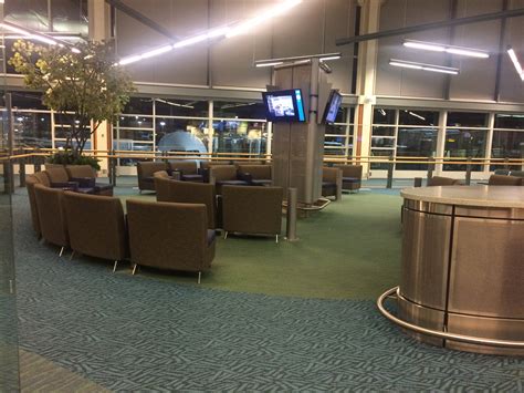 Are Dogs Allowed In Yvr Arrivals