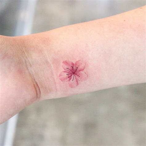 11+ Traditional Tattoo Flowers Ideas That Will Blow Your Mind!