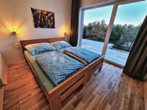 VILLA SA MOREM NA DLANU, kuća, površina 200m2