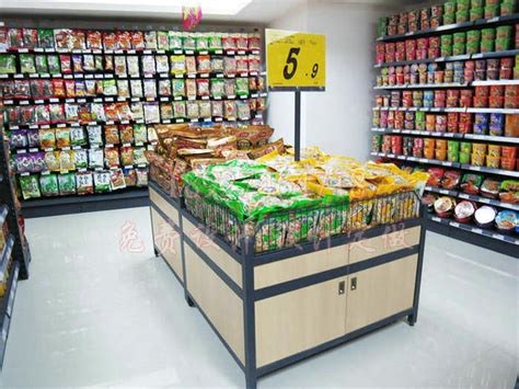 女在超市工作对新鲜水果和高清图片下载-正版图片504388361-摄图网