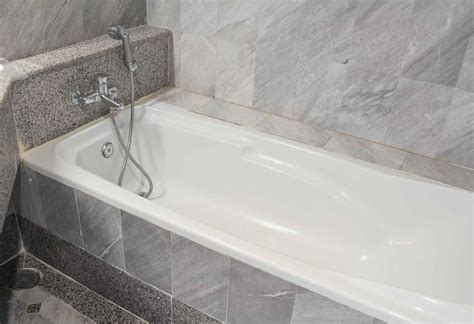 Bathtub Refinishing in Nashville | Tub Tile & Tops