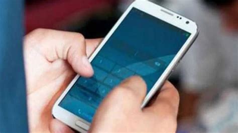 फोन रिपेयर करने वाला देख रहा था प्राइवेट फोटोज, महिला ने बुलाई पुलिस ...