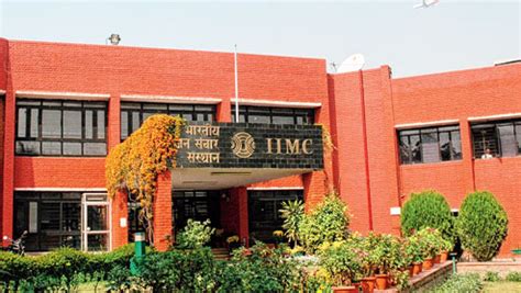 IIMC Entrance Exam Notification: Journalism, an Excellent Career Choice ...