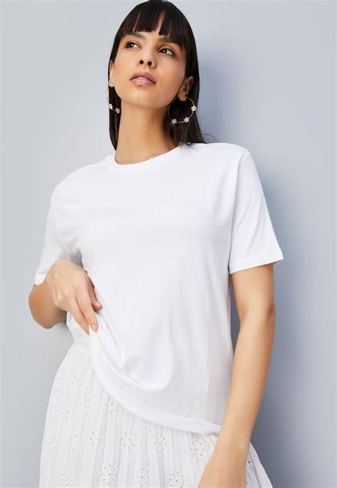 Buy Stylish T-Shirts for Women Online in India | Max Fashion