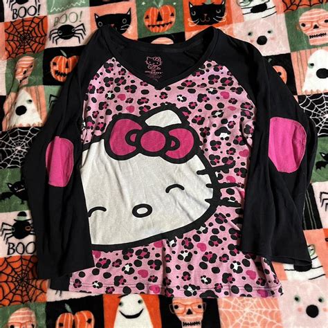HELLO KITTY SHIRT🖤 super cute hello kitty v neck... - Depop