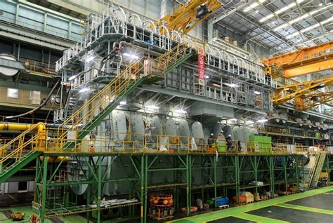 Largest and most powerful MAN B&W-branded engine makes market début ...