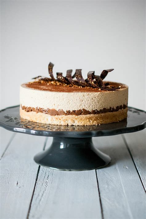 Entremets Dulcey, croquant praliné & noisette - Lilie Bakery