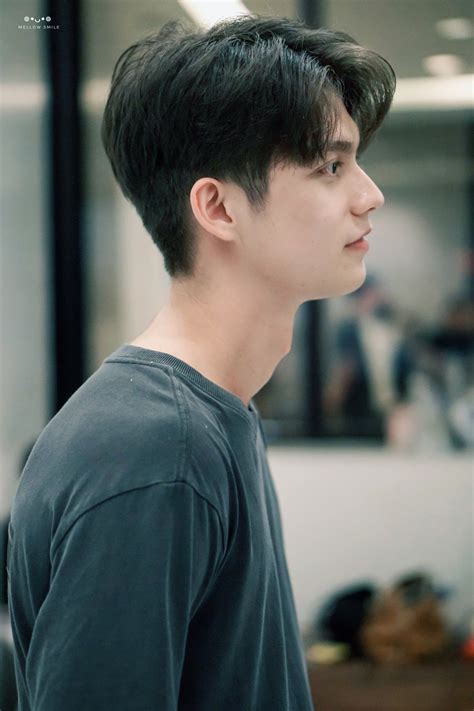 Asian Middle Part Hairstyles | dev.onallcylinders.com