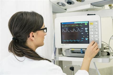 心電圖檢查是對心臟放電嗎？體檢一定要做？關於它的幾個常識要了解清楚 - 每日頭條